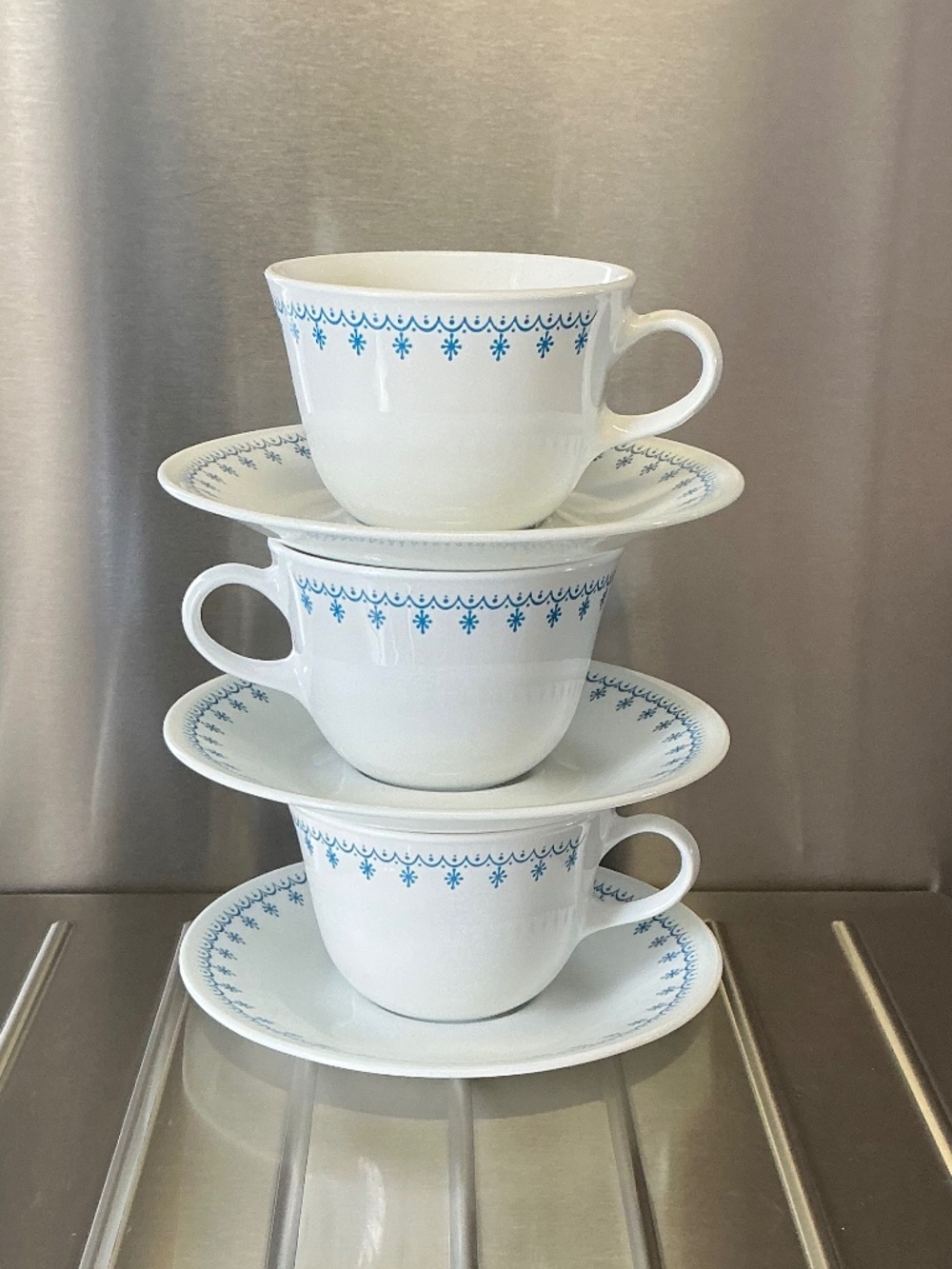 Vintage Corelle Blue Snowflake Garland Tea Cups & Saucers Corning Glass Pyrex